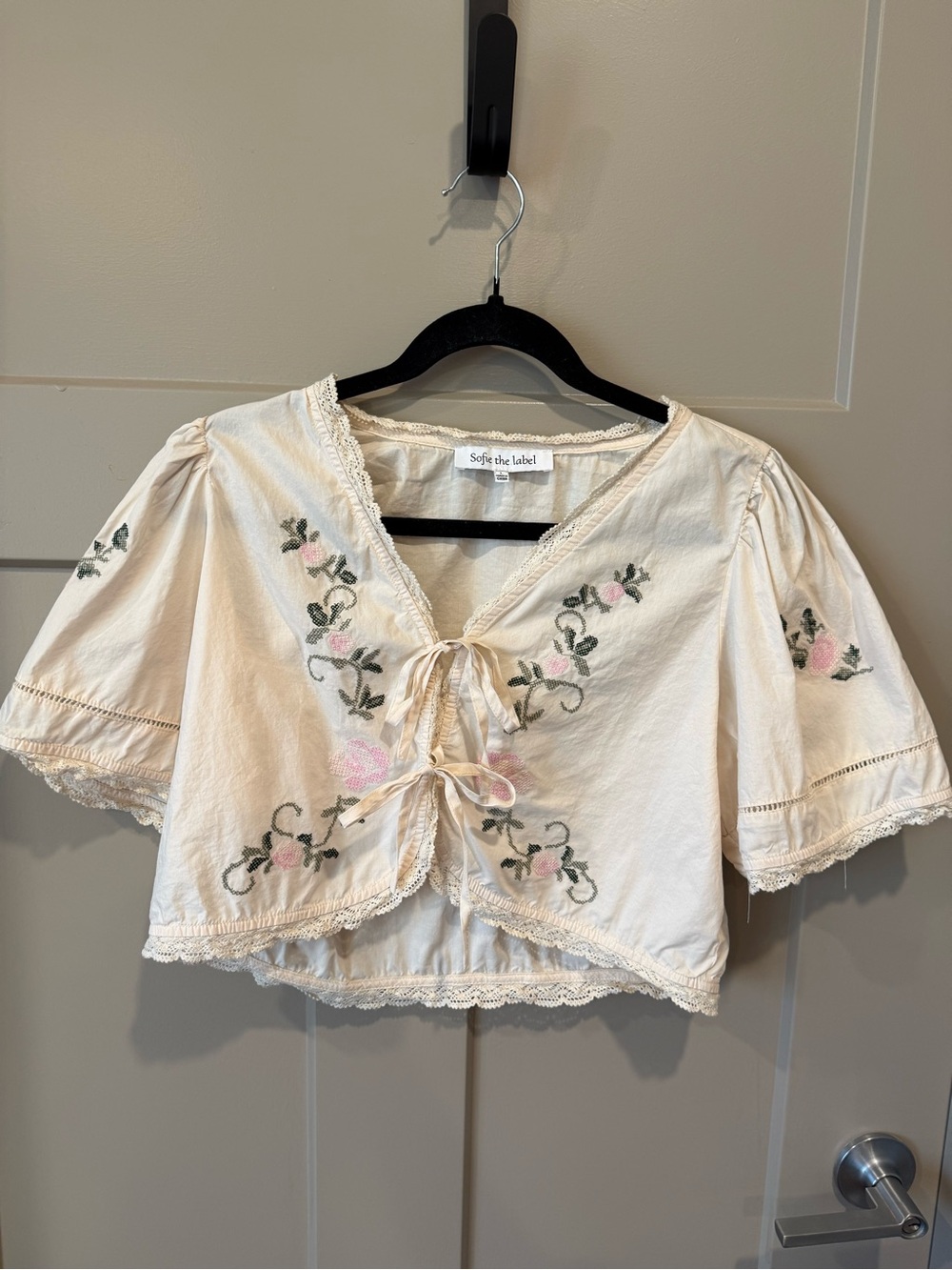 Sofie the Label Embroidered Set - Picture 3 of 8